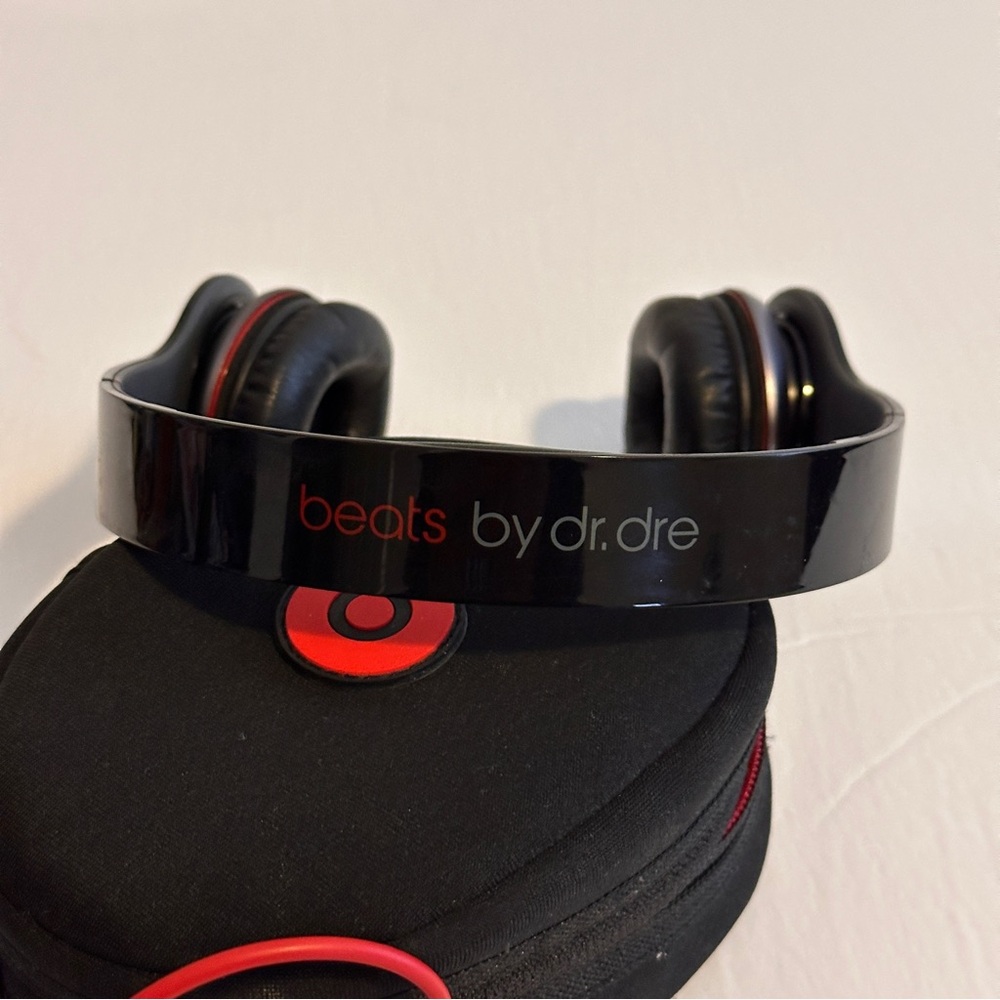 Beats by Dre Solo HD Wired Over-Ear Headphones Black Red Preowned - Picture 8 of 8